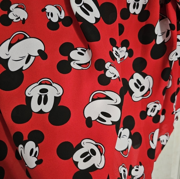 Torrid DISNEY Harper Red Mickey Mouse Pullover Blouse NWT 0 - Picture 5 of 8